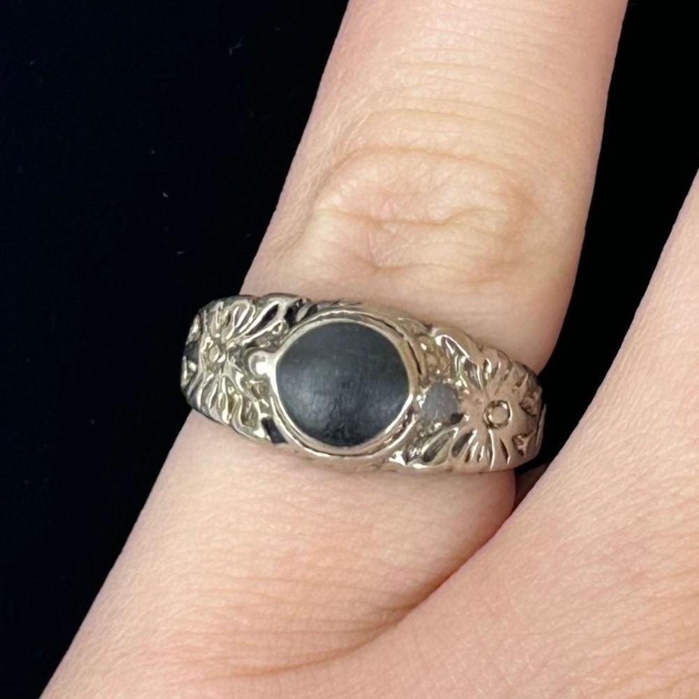 Vintage Silver Tone Black Stone Floral Filigree Statement Ring Gothic Sz 7 Onyx